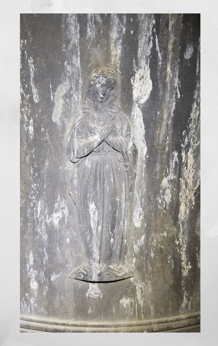 13. vierge croisant les bras